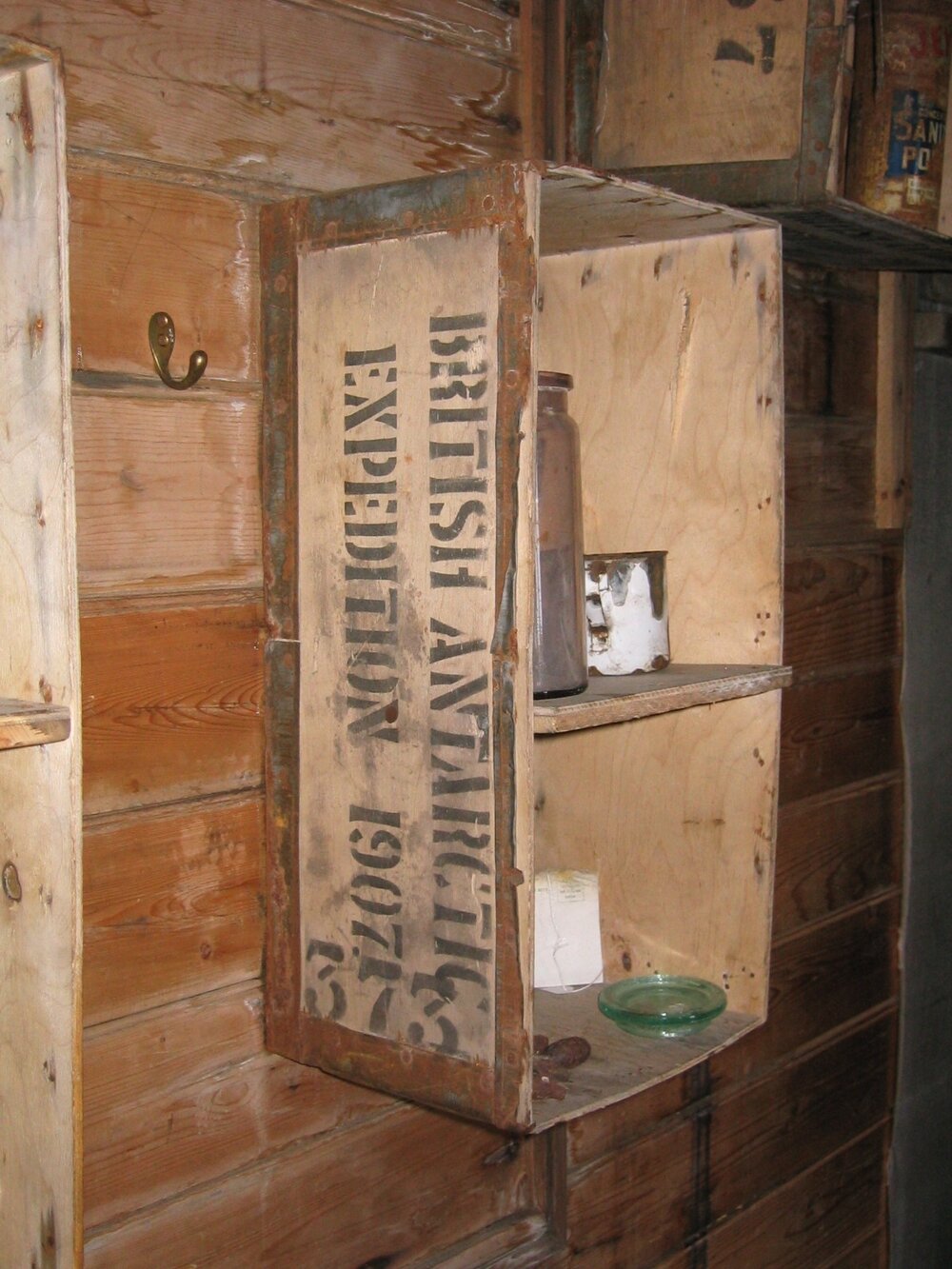 2003 K440 at Shackleton's 'Nimrod' hut, interior - Survey of box types (007)