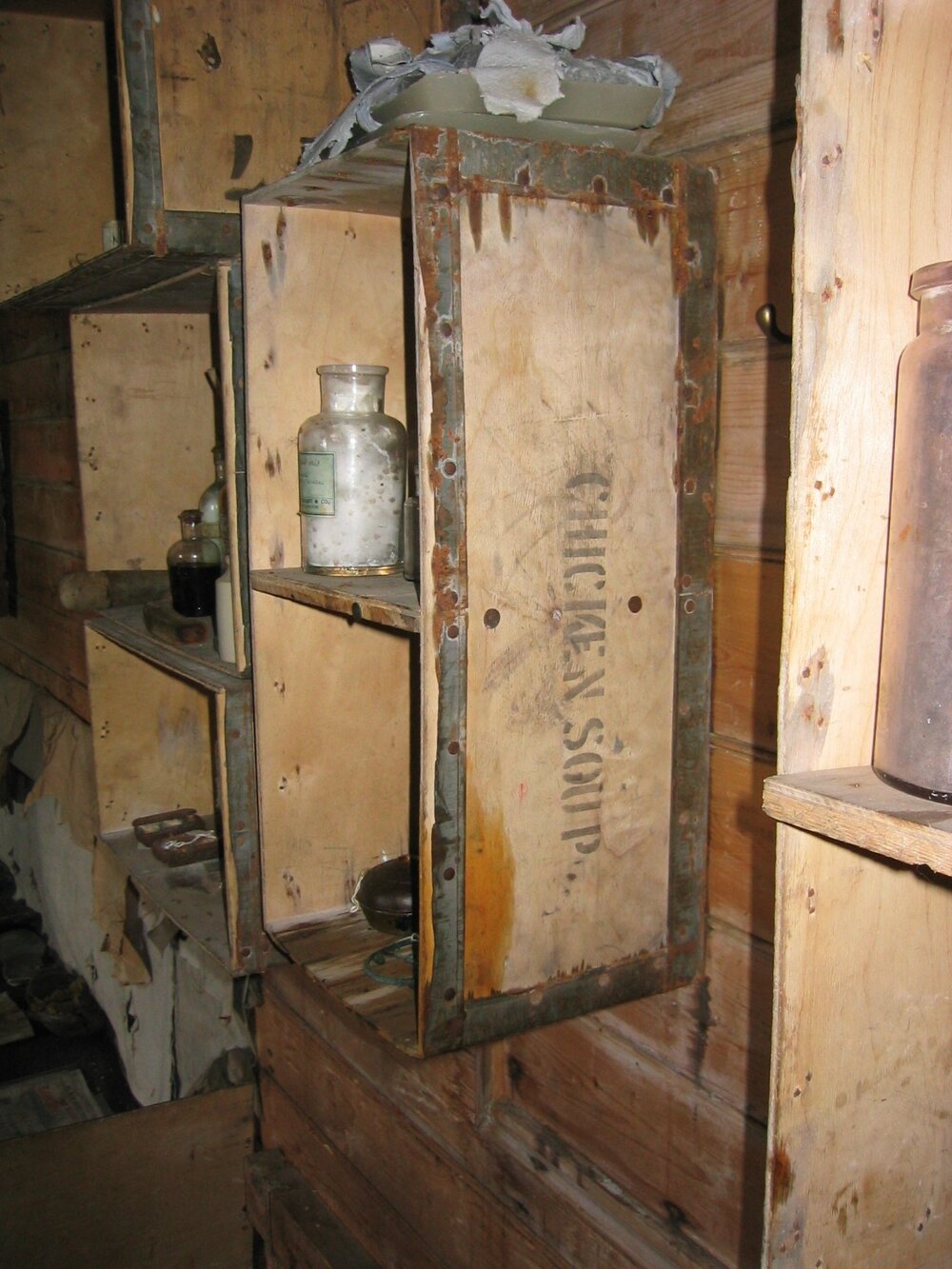 2003 K440 at Shackleton's 'Nimrod' hut, interior - Survey of box types (008)