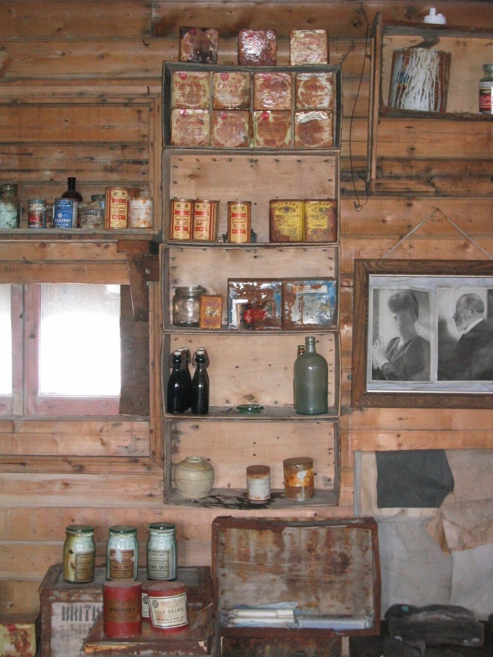 2003 K440 at Shackleton's 'Nimrod' hut, interior - Survey of box types (015)
