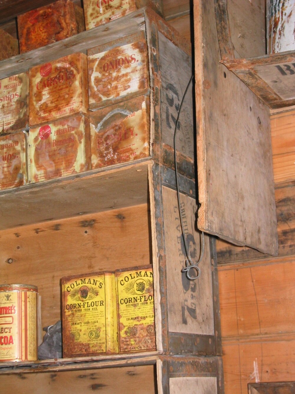 2003 K440 at Shackleton's 'Nimrod' hut, interior - Survey of box types (016)