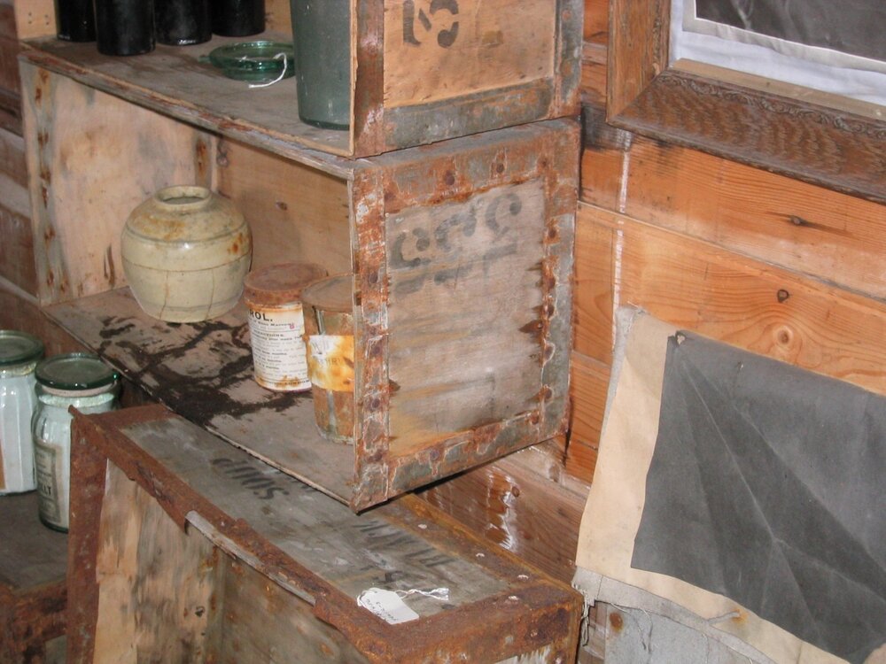 2003 K440 at Shackleton's 'Nimrod' hut, interior - Survey of box types (018)