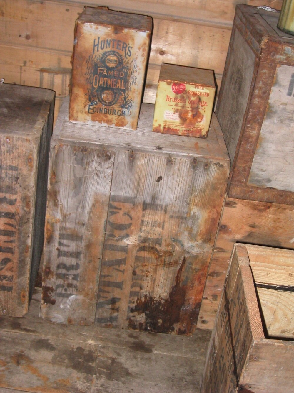 2003 K440 at Shackleton's 'Nimrod' hut, interior - Survey of box types (023)