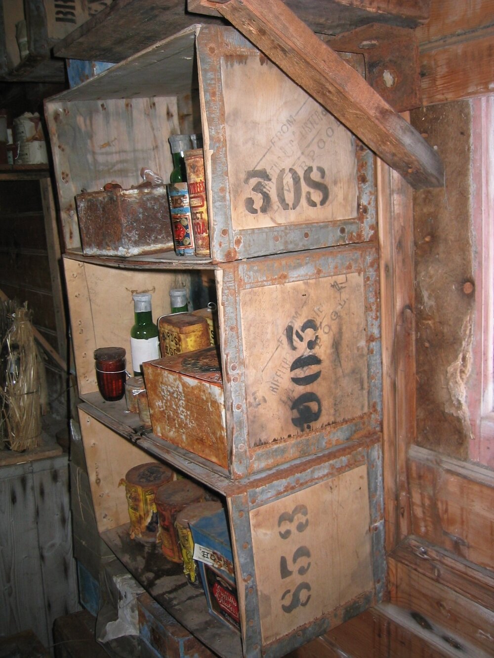 2003 K440 at Shackleton's 'Nimrod' hut, interior - Survey of box types (027)