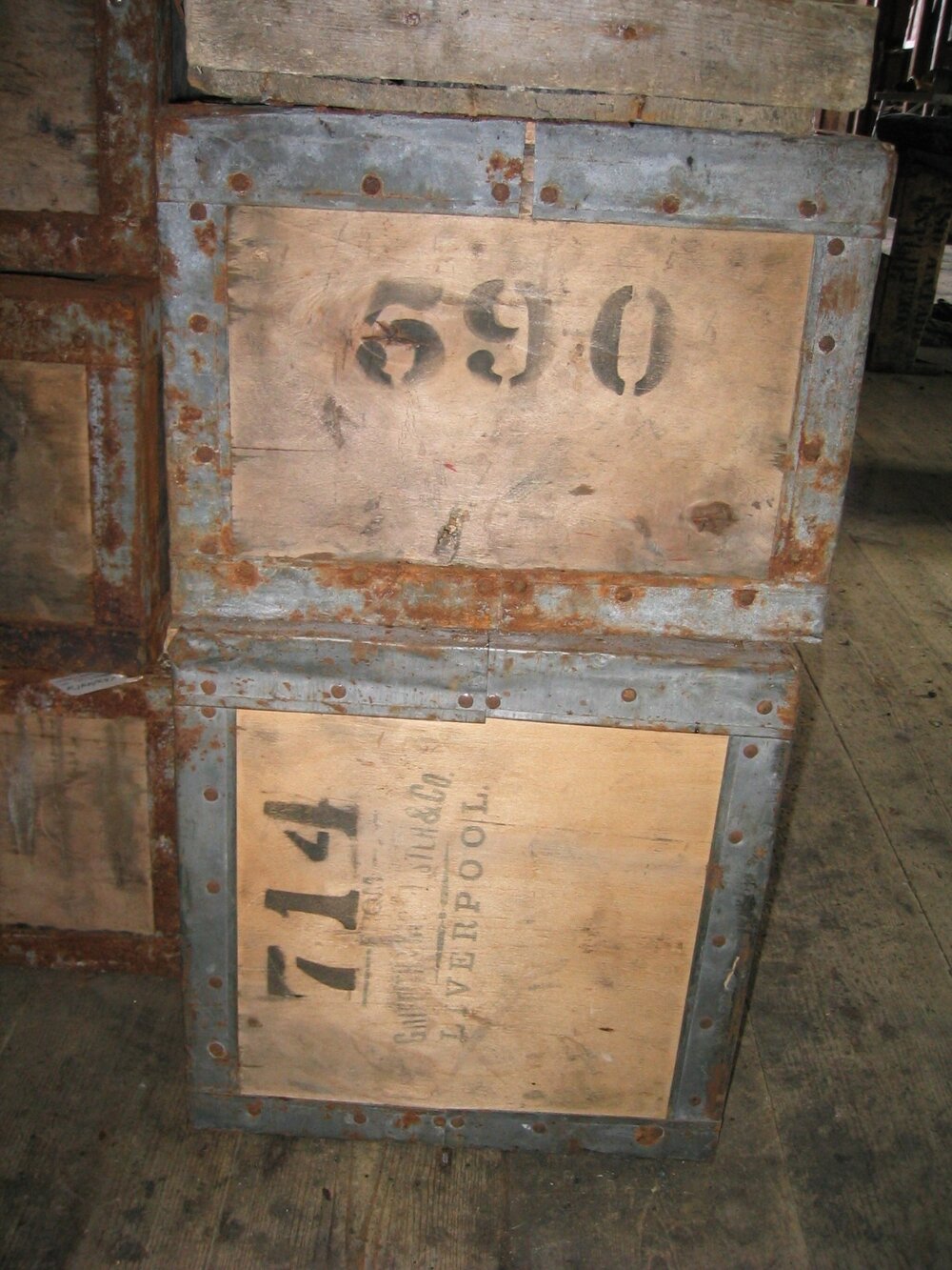2003 K440 at Shackleton's 'Nimrod' hut, interior - Survey of box types (036)