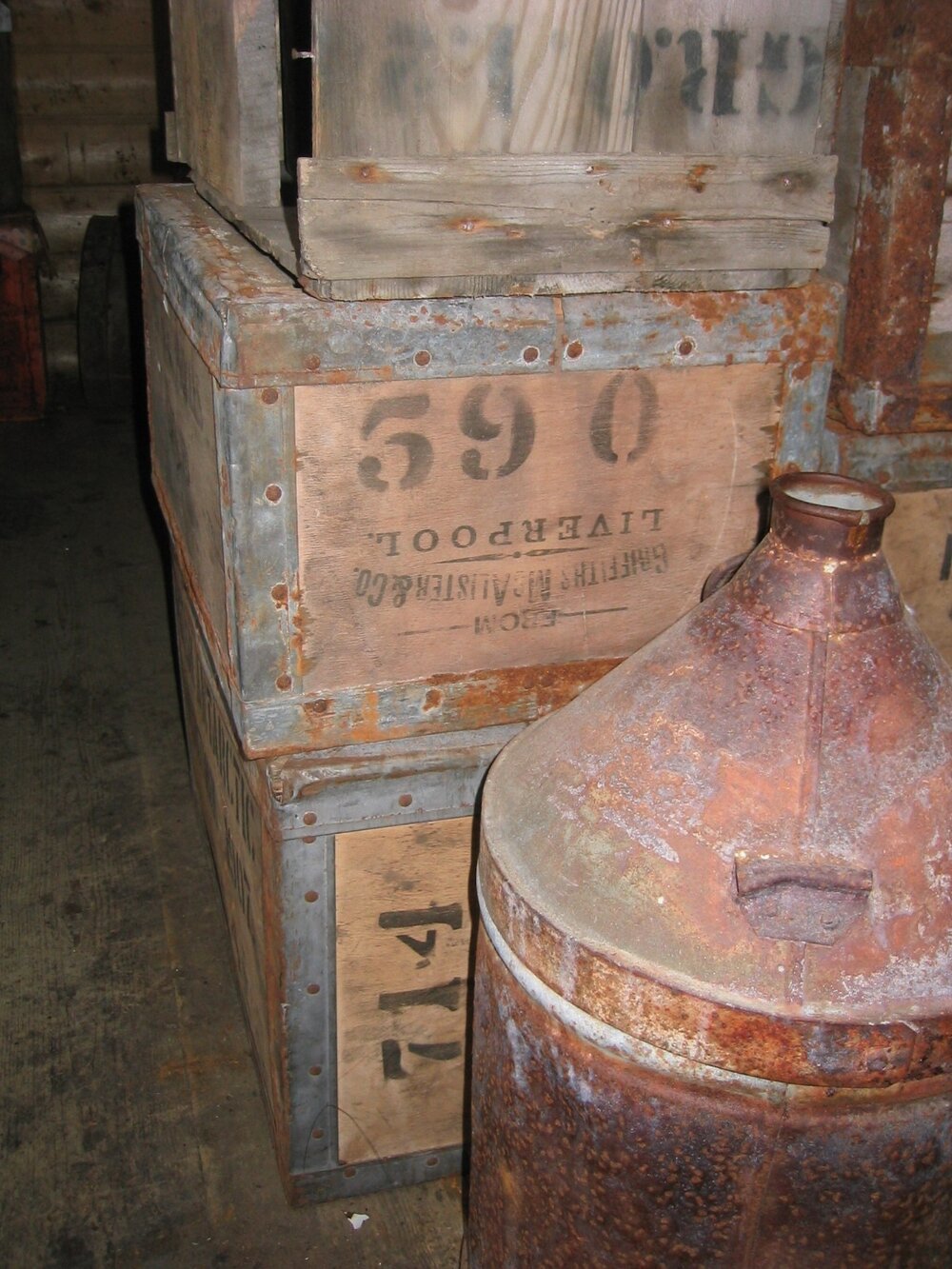 2003 K440 at Shackleton's 'Nimrod' hut, interior - Survey of box types (037)