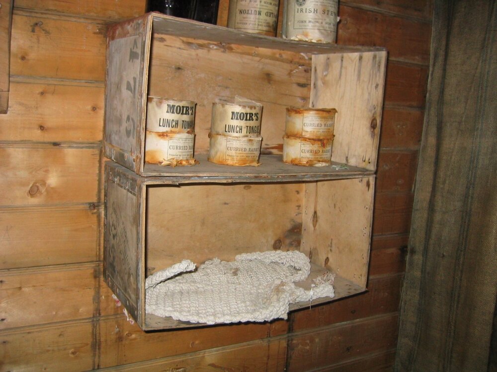 2003 K440 at Shackleton's 'Nimrod' hut, interior - Survey of box types (042)