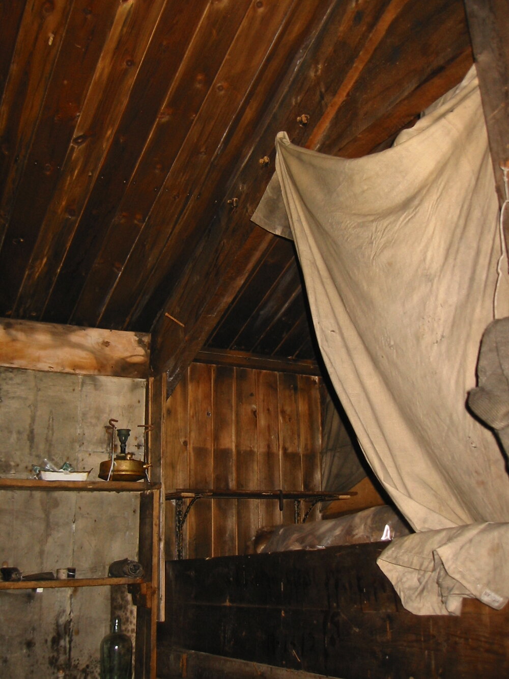 2002 Scott's 'Terra Nova' hut, interior survey image - Geology area (001)