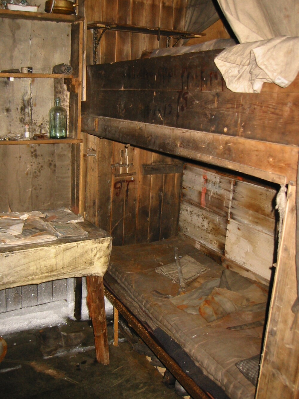 2002 Scott's 'Terra Nova' hut, interior survey image - Geology area (002)