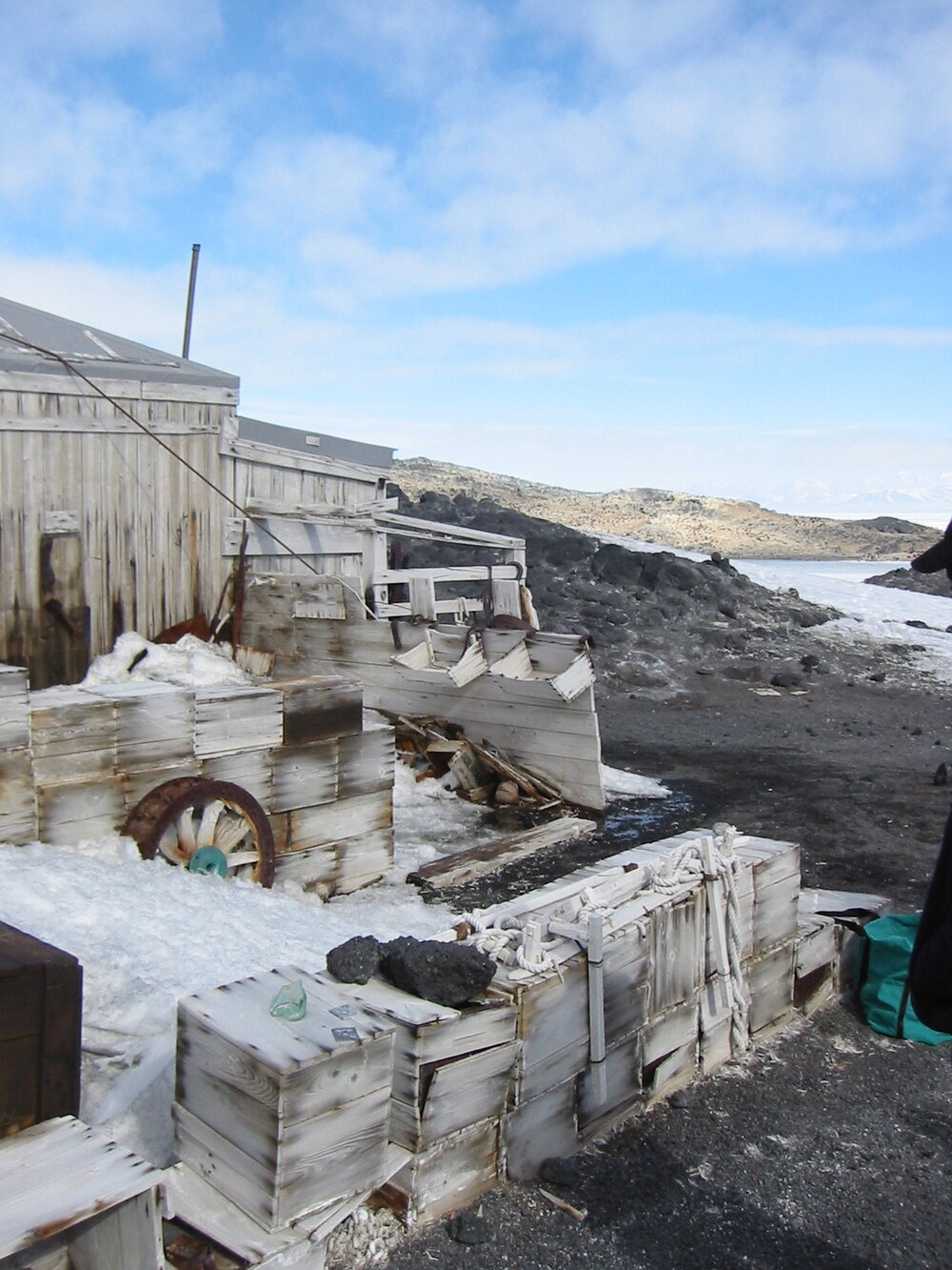 2002 K440B to Shackleton's 'Nimrod' hut, exterior - North elevation panorama (001)