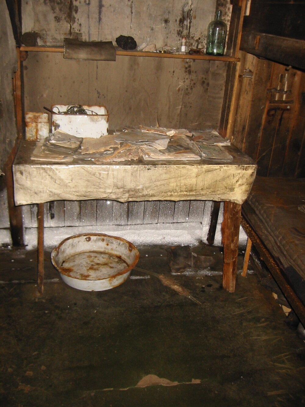 2002 Scott's 'Terra Nova' hut, interior survey image - Geology area (004)