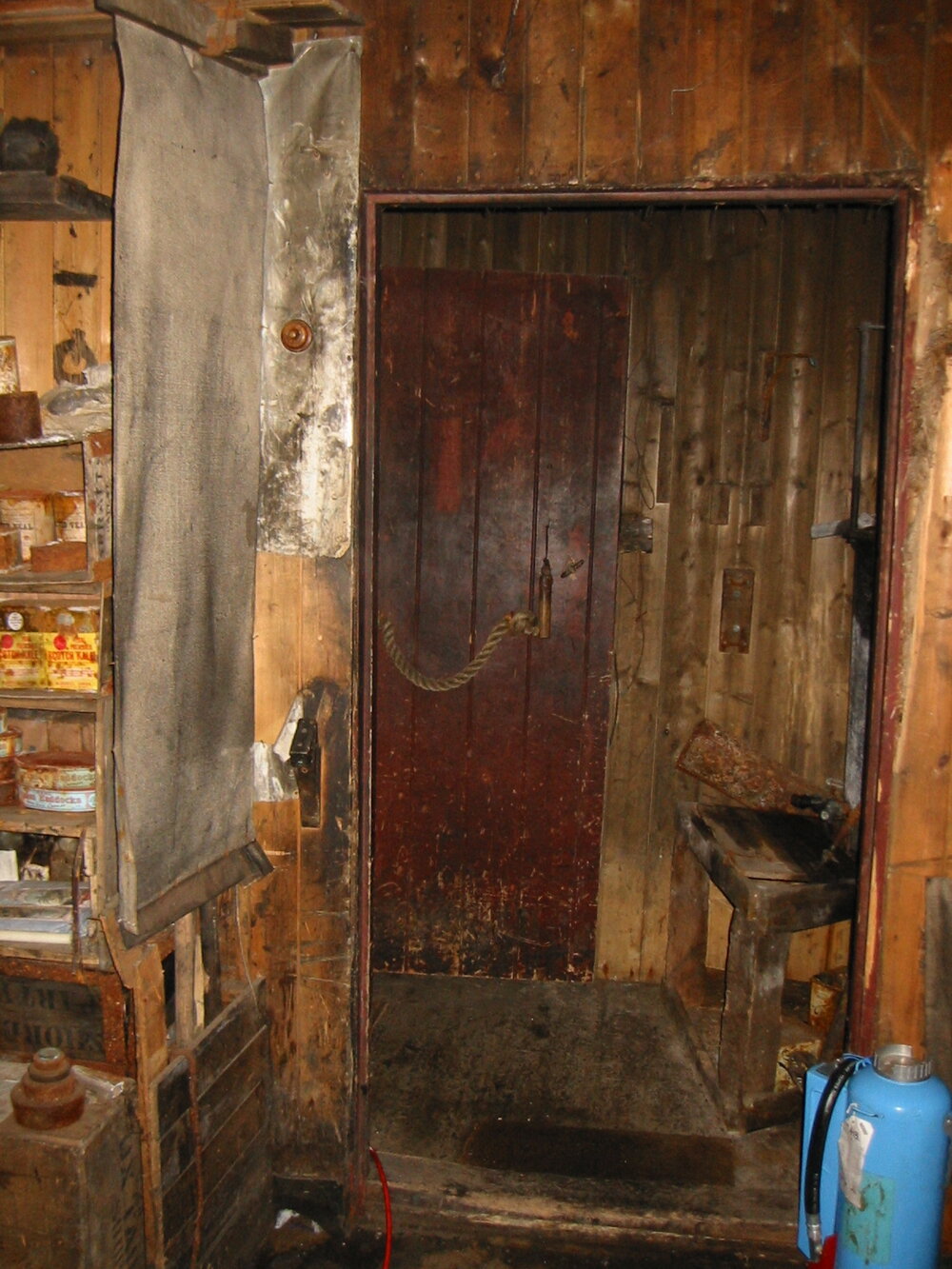 2002 Scott's 'Terra Nova' hut, interior survey image - Messdeck (002)