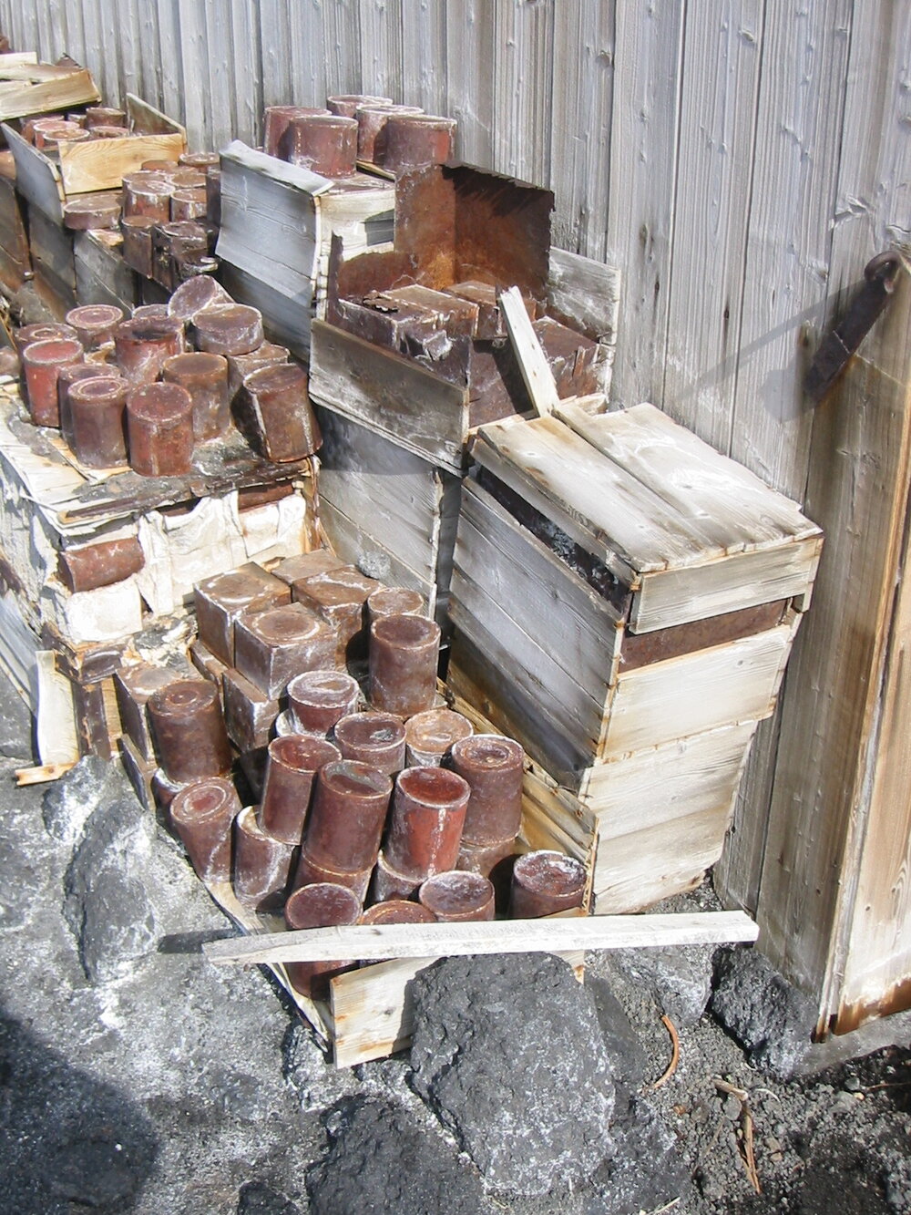 2002 K440B to Shackleton's 'Nimrod' hut, exterior - North-east corner Venesta boxes