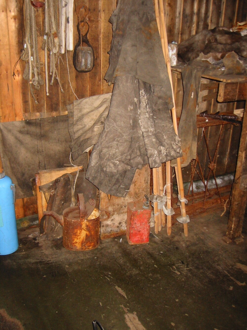2002 Scott's 'Terra Nova' hut, interior survey image - Messdeck (008)