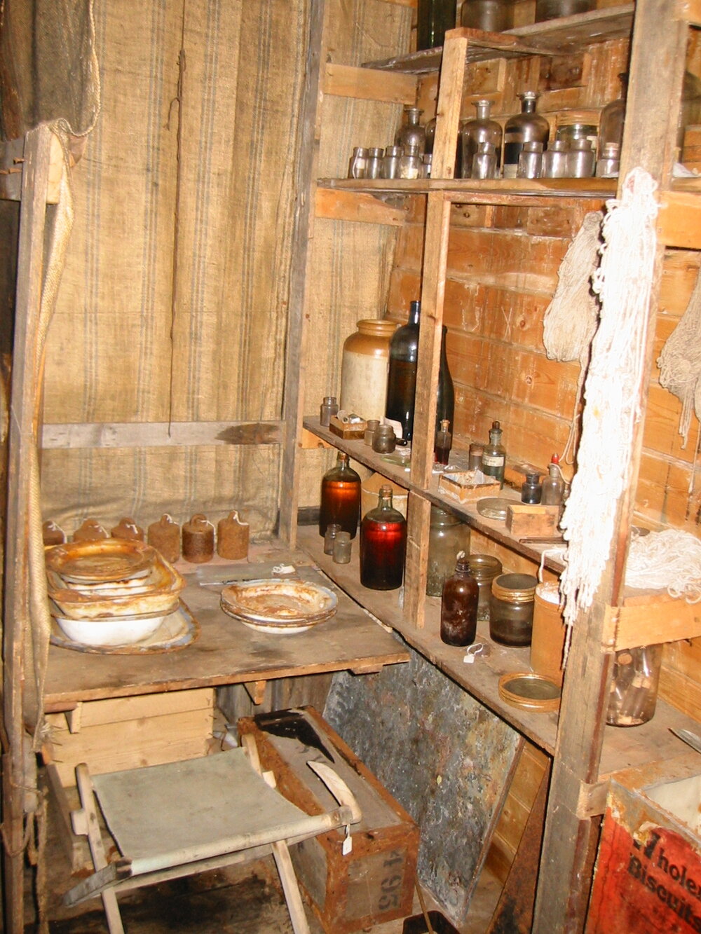 2002 K440B to Shackleton's 'Nimrod' hut, interior - Murray's Laboratory (002)