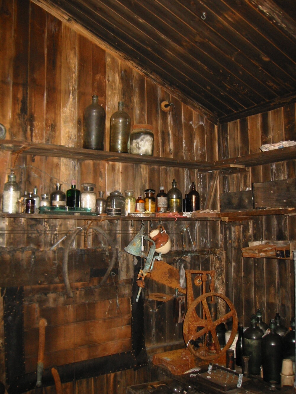 2002 Scott's 'Terra Nova' hut, interior survey image - Physical Laboratory (001)