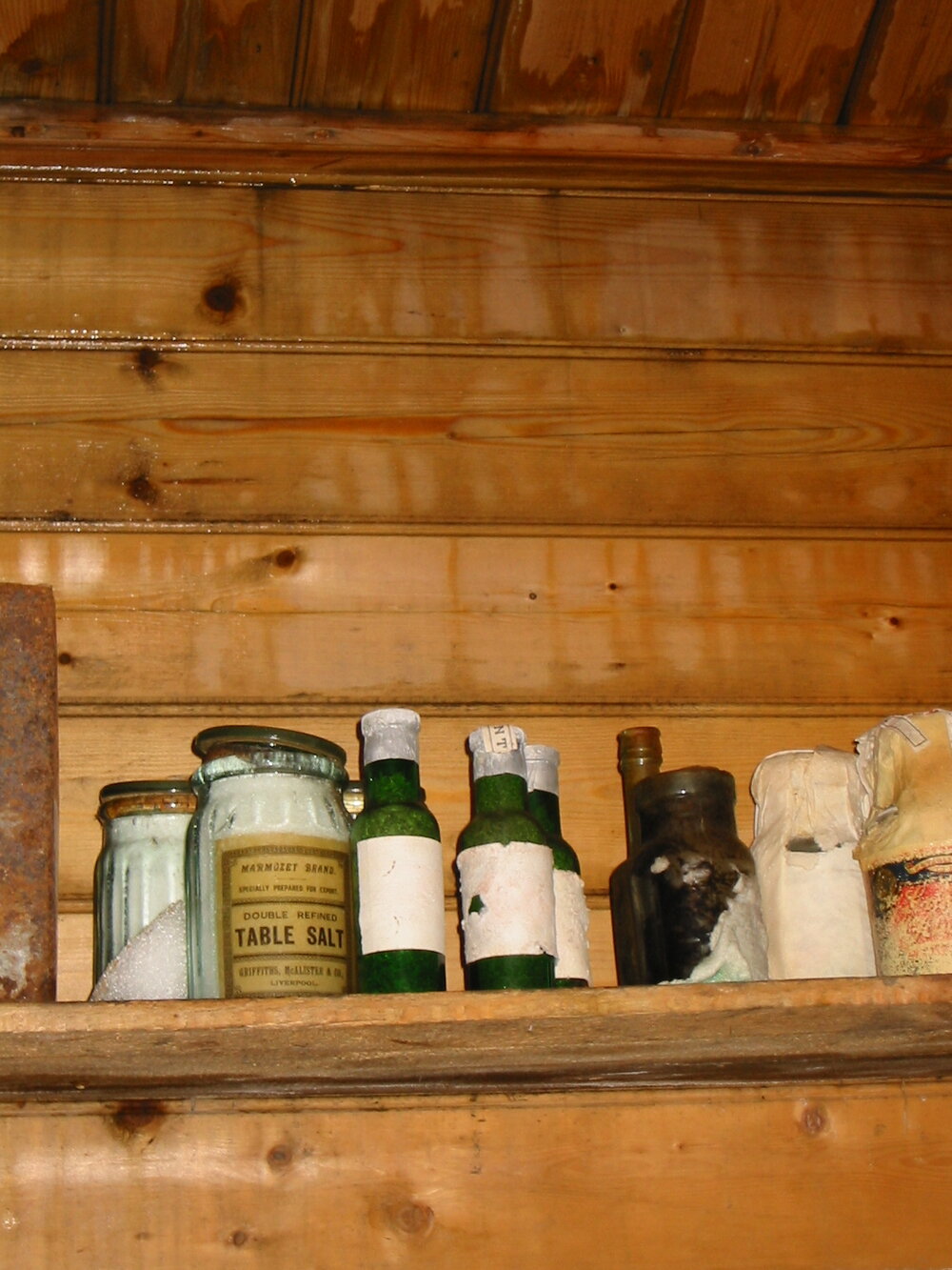 2002 K440B to Shackleton's 'Nimrod' hut, interior - Moisture on walls (003)