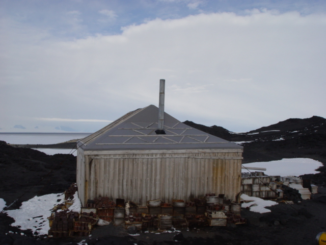 2004-05 Shackleton's 'Nimrod' hut exterior (005)