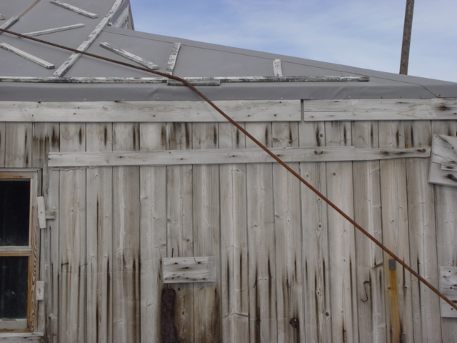 2004-05 Shackleton's 'Nimrod' hut exterior, felt (002)