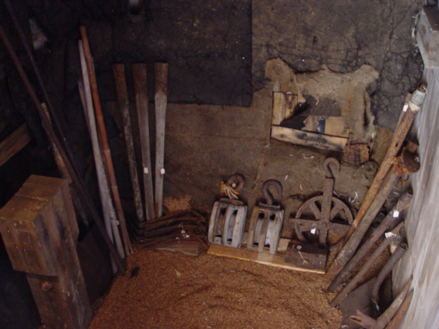 2004-05 Shackleton's 'Nimrod' hut interior (013)
