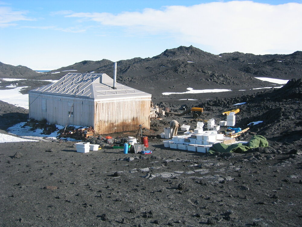 2004-05 Shackleton's 'Nimrod' hut, hut and equipment