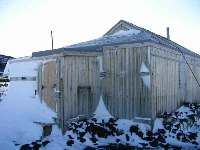 2004-05 Shackleton's 'Nimrod' hut, winter (008)