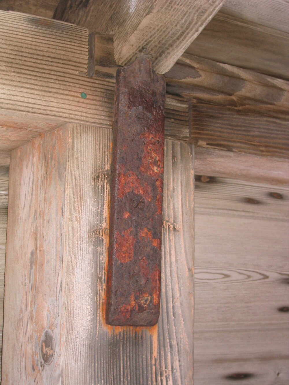 2004-05 Scott's 'Discovery' hut, interior (001)