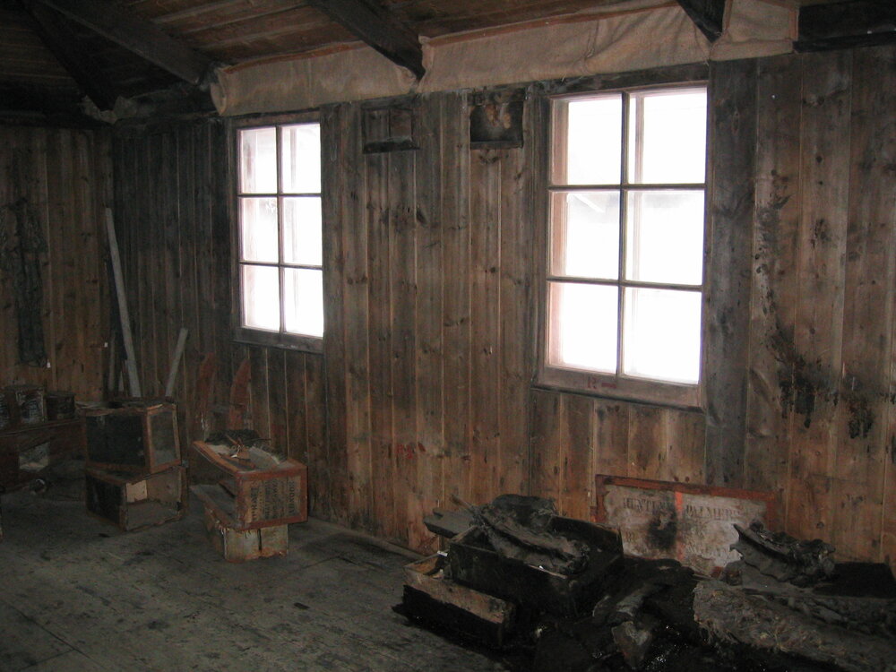 2004-05 Scott's 'Discovery' hut, interior (027)
