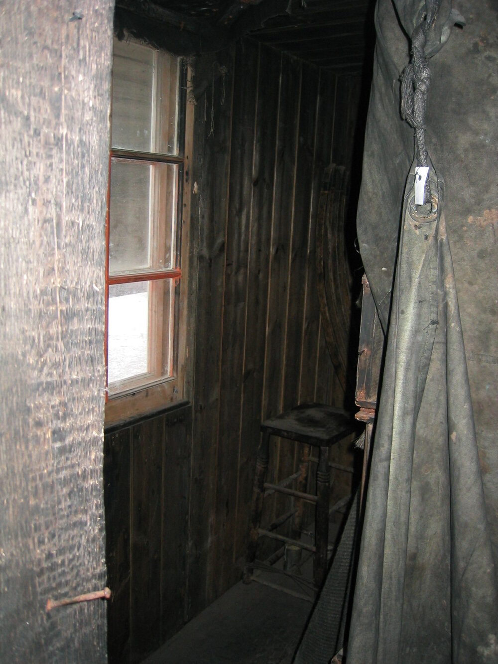 2004-05 Scott's 'Discovery' hut, interior (037)