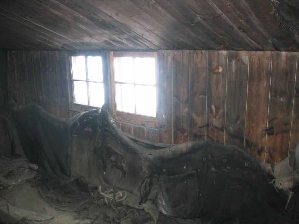 2004-05 Scott's 'Discovery' hut, interior (043)