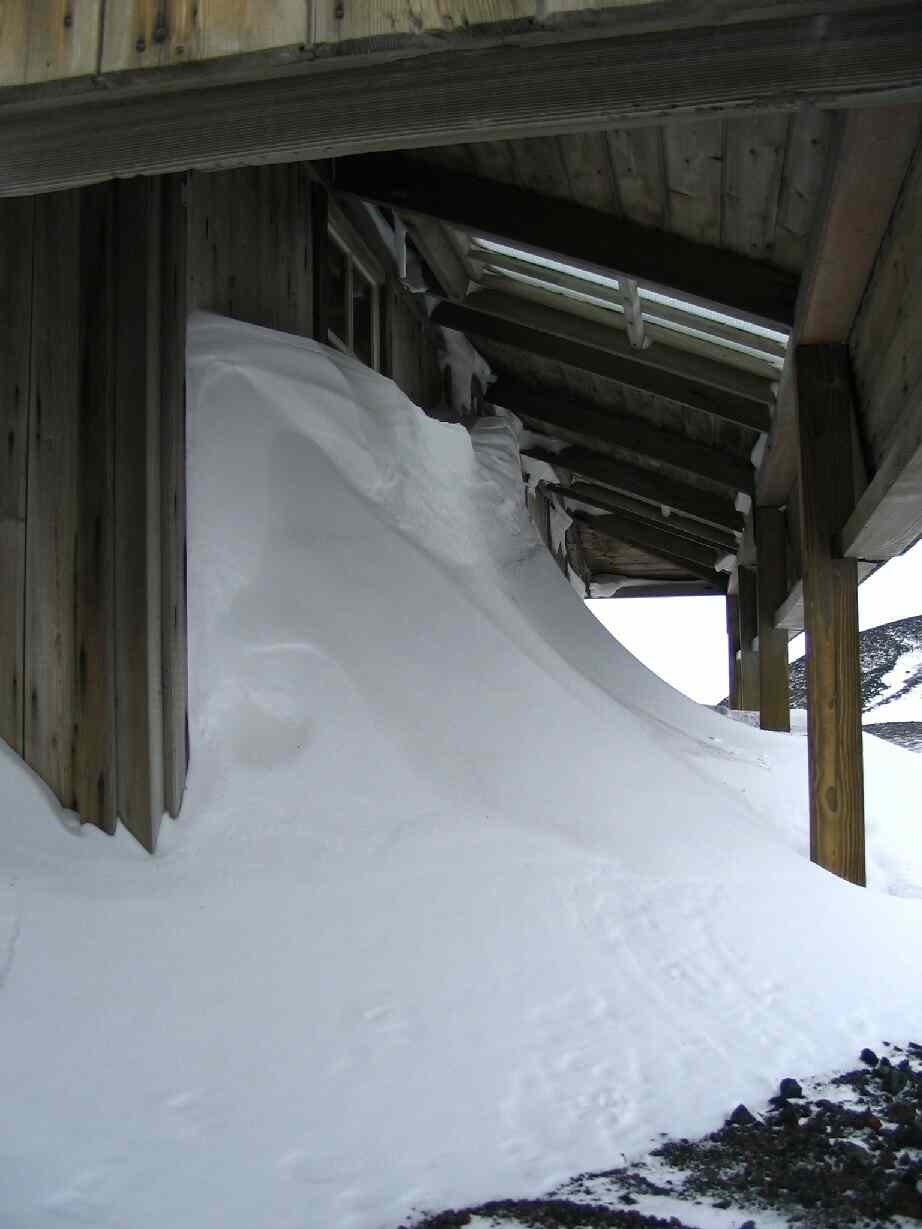 2004-05 Scott's 'Discovery' hut inspection, winter, exterior (004)