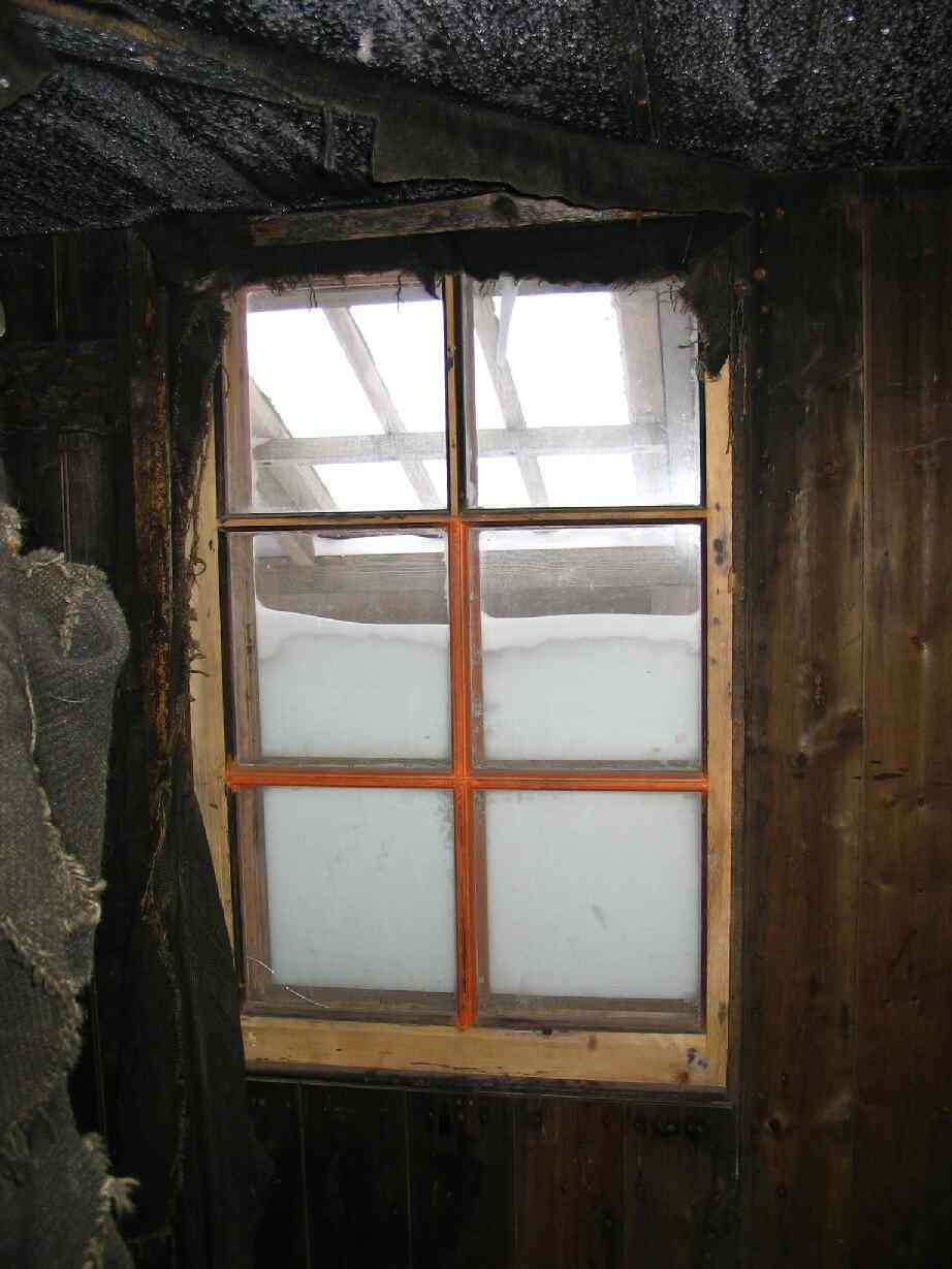 2004-05 Scott's 'Discovery' hut inspection, winter, interior (001)
