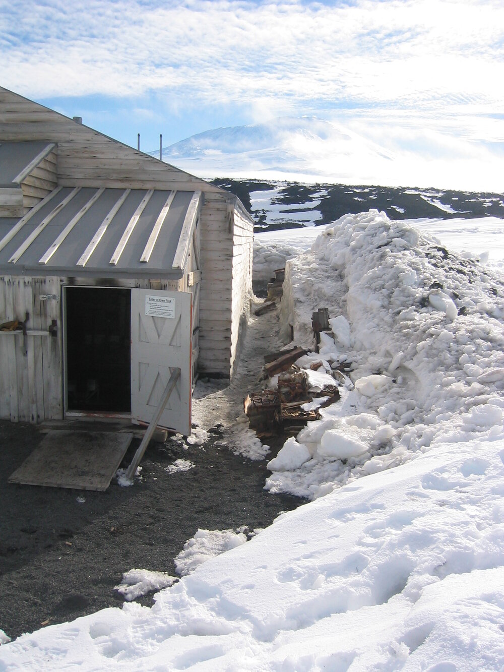2004-05 Scott's 'Terra Nova' hut, work task, snow removal (035)