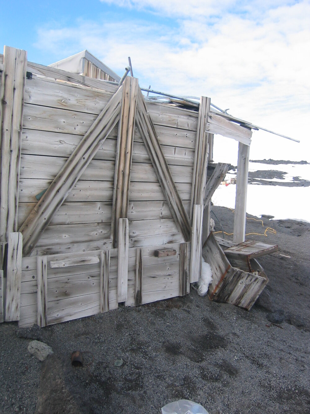 2004-05 Scott's 'Terra Nova' hut, work task, snow removal (038)