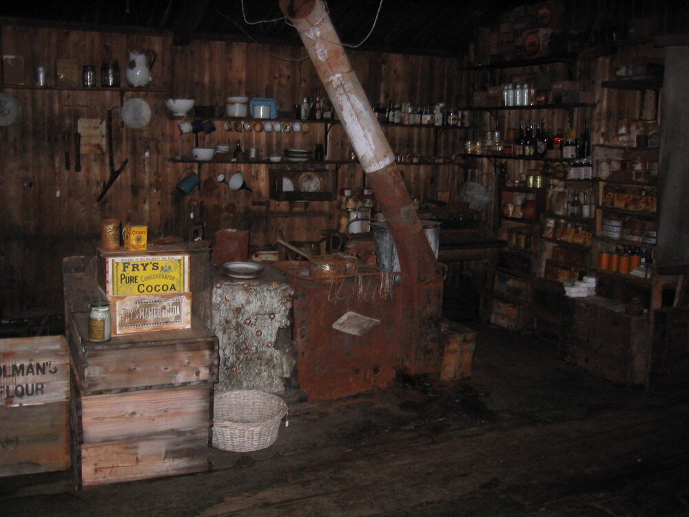 2004-05 Scott's 'Terra Nova' hut, snow removal results (005)
