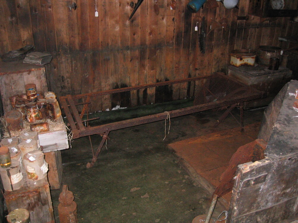 2004-05 Scott's 'Terra Nova' hut, snow removal results (006)