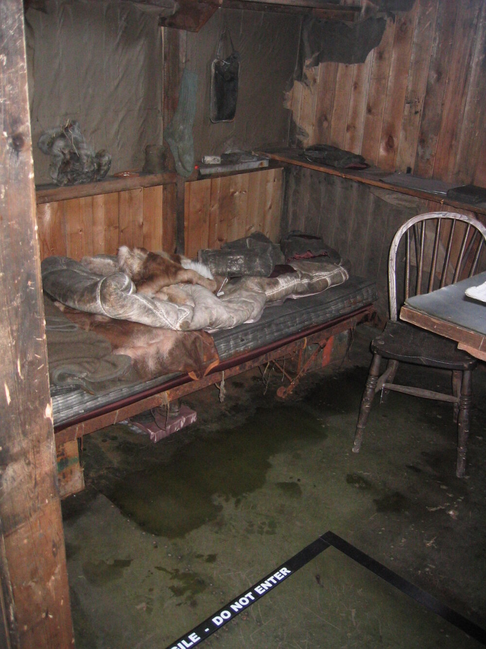 2004-05 Scott's 'Terra Nova' hut, snow removal results (015)