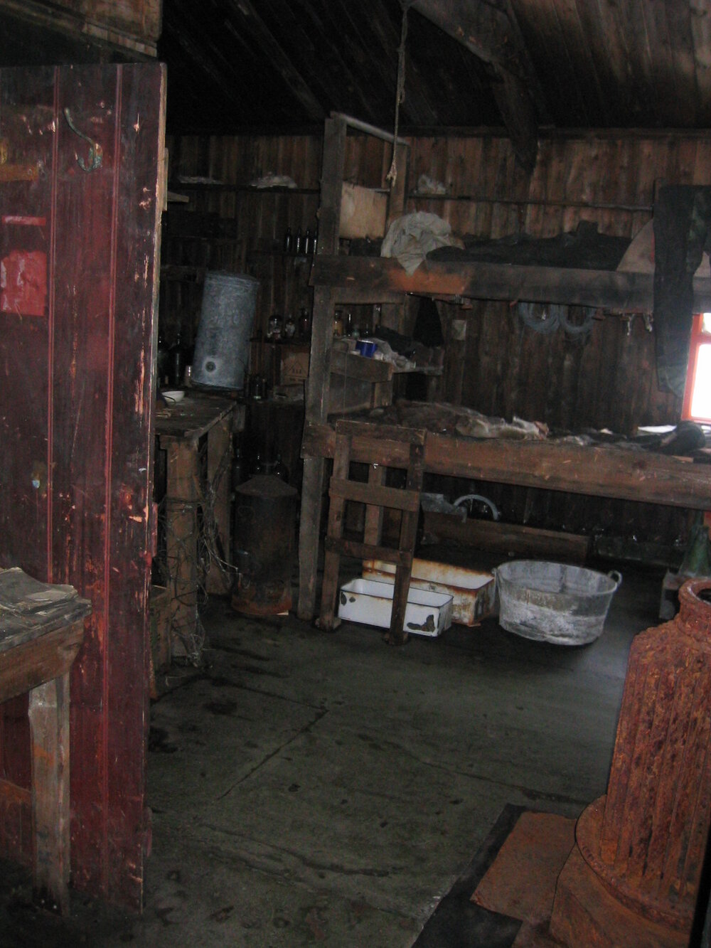 2004-05 Scott's 'Terra Nova' hut, snow removal results (017)