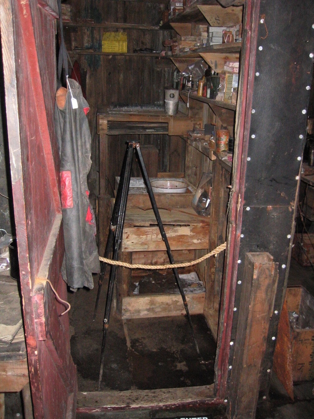 2004-05 Scott's 'Terra Nova' hut, snow removal results (018)