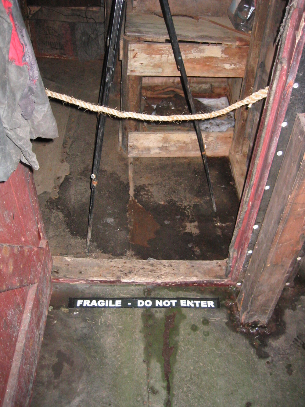 2004-05 Scott's 'Terra Nova' hut, snow removal results (019)