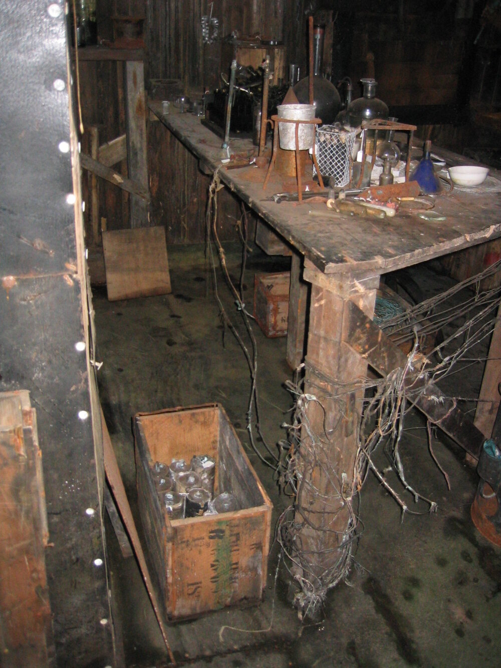 2004-05 Scott's 'Terra Nova' hut, snow removal results (020)