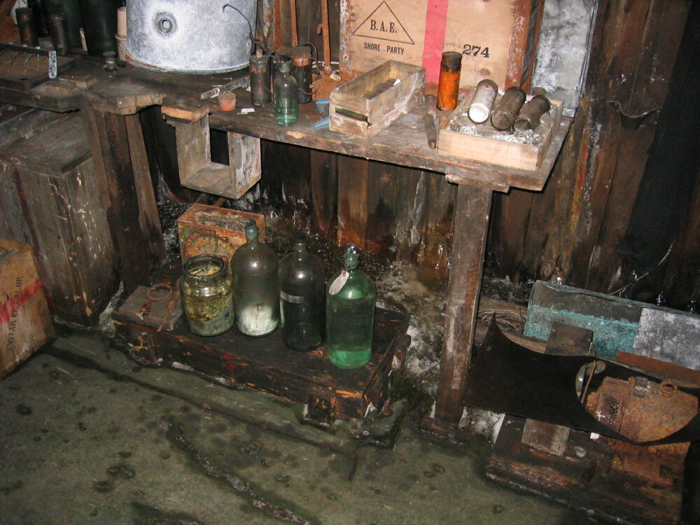 2004-05 Scott's 'Terra Nova' hut, snow removal results (023)