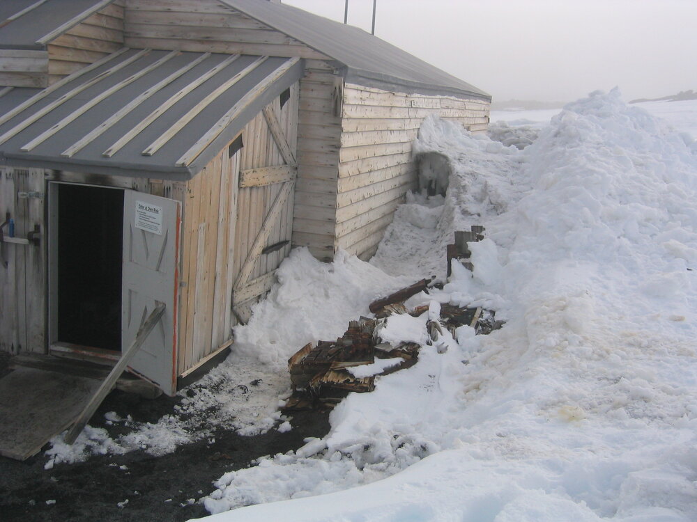 2004-05 Scott's 'Terra Nova' hut, work task, snow removal (021)