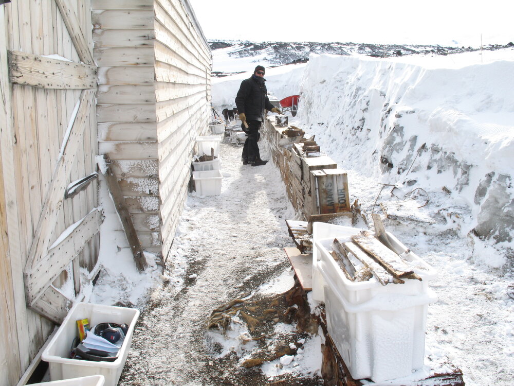 Excavating Bowers' Annexe, Scott's 'Terra Nova' Hut (006)