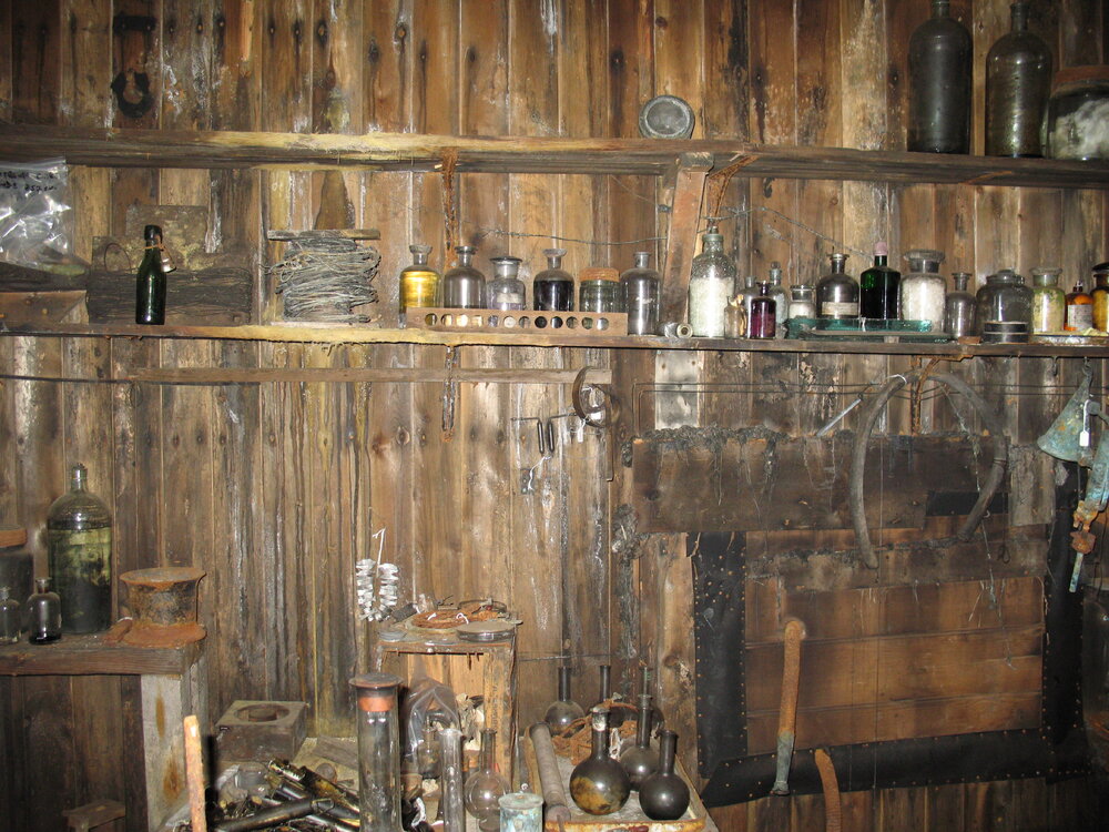 2007 K170, Scott's 'Terra Nova' Hut - Shelves in Physical laboratory (003)