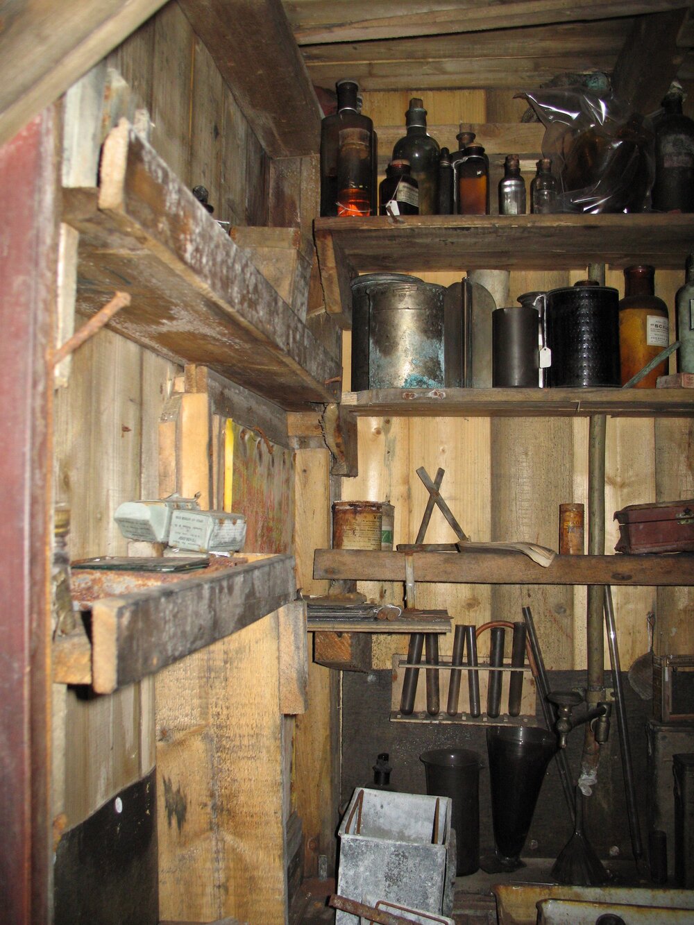2007 K170, Scott's 'Terra Nova' Hut - Stocked shelving, Ponting's darkroom (001)