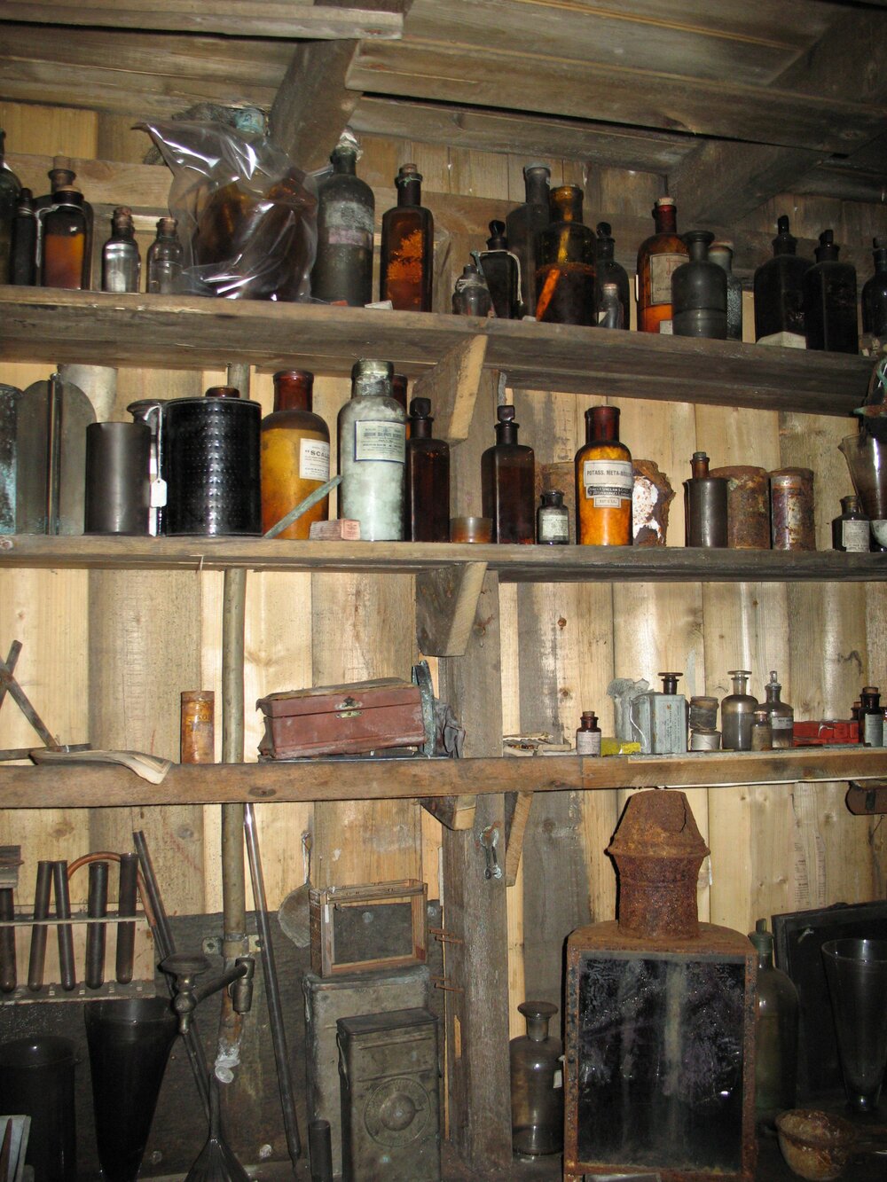 2007 K170, Scott's 'Terra Nova' Hut - Stocked shelving, Ponting's darkroom 