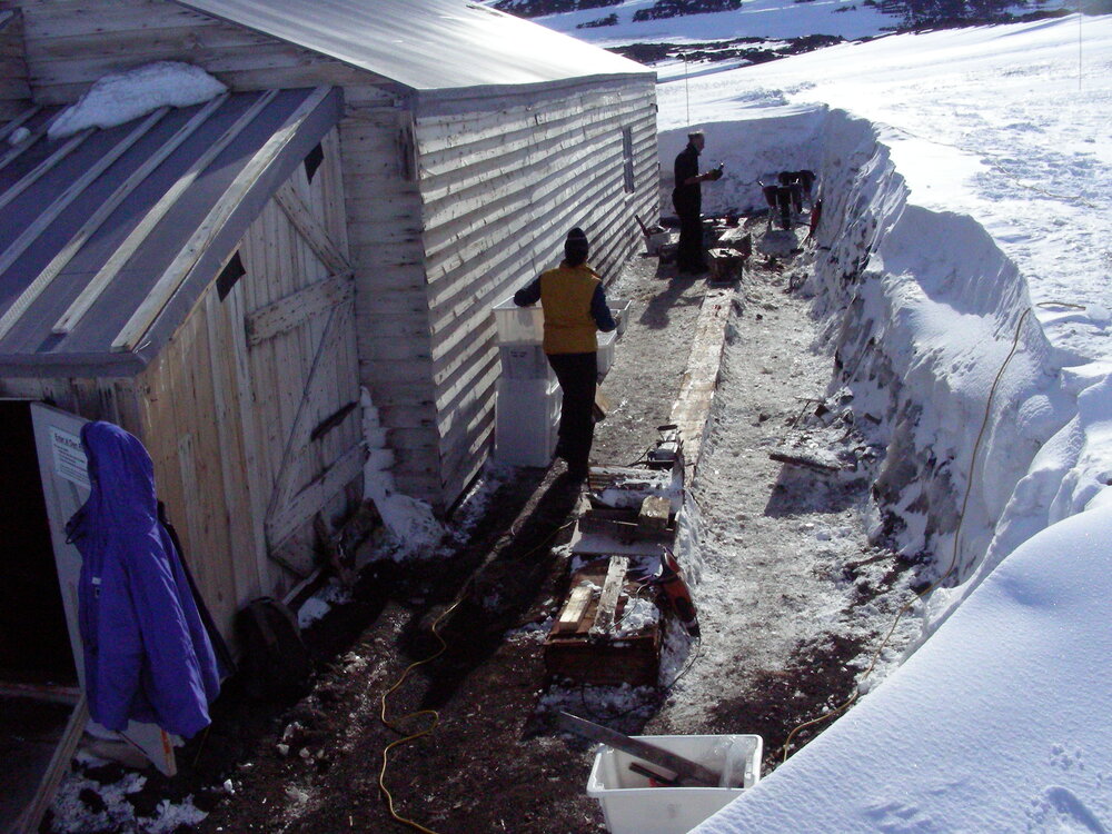 K170 team excavating Bowers' Annexe 