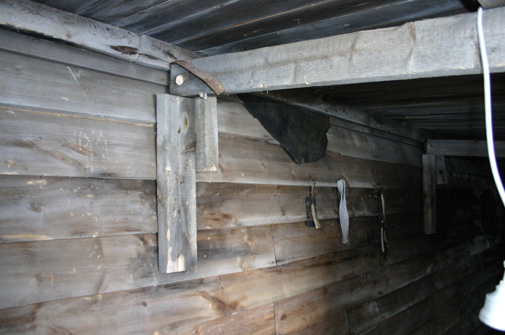 2004-05 Scott's 'Terra Nova' hut, Cape Evans, internal timber supports (024)