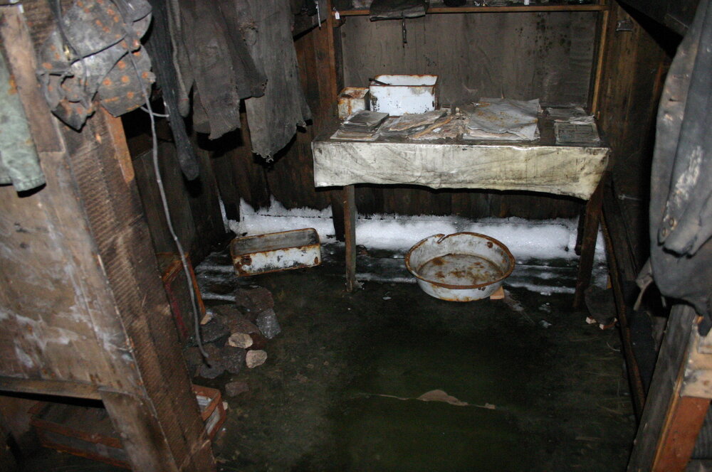 2004-05 Scott's 'Terra Nova' hut, Cape Evans, Interior (02)