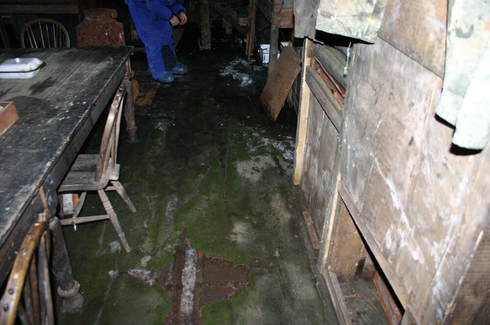2004-05 Scott's 'Terra Nova' hut, Cape Evans, Interior (03)